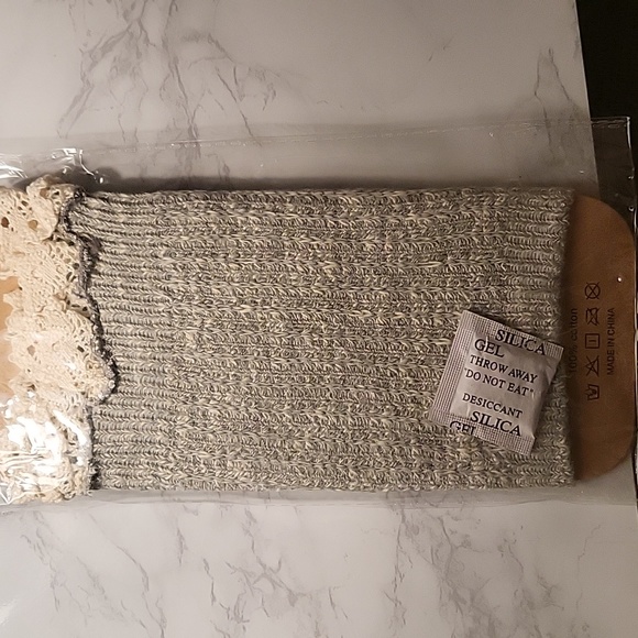 WOMEN'S GRAY CROCHET TRIMMED BOOT CUFFS - Picture 5 of 5